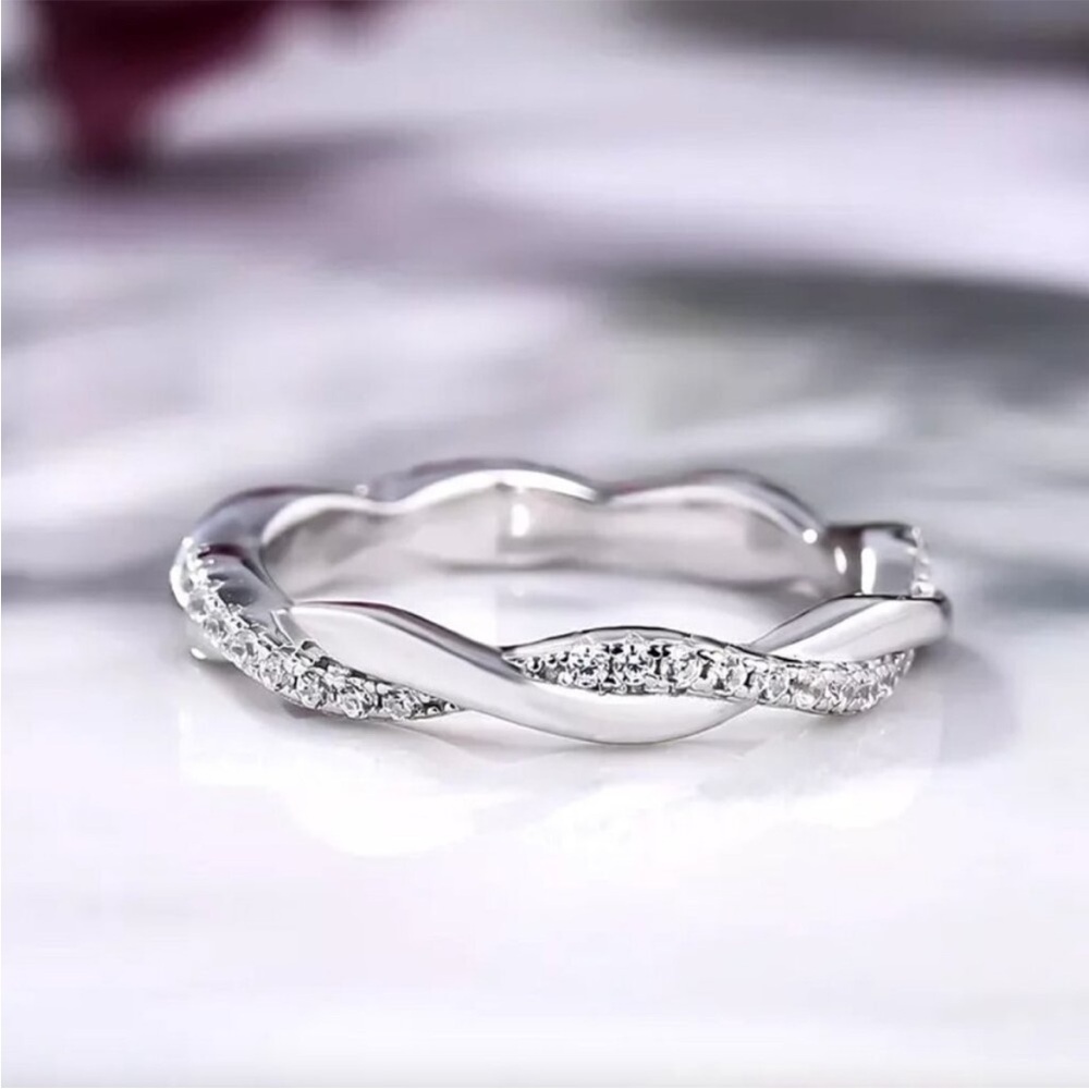 NEW 18k White Gold Diamond Ring Band